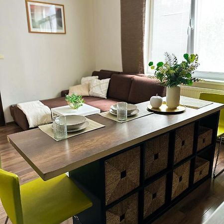Spacious City Centre Apartment Братислава Экстерьер фото