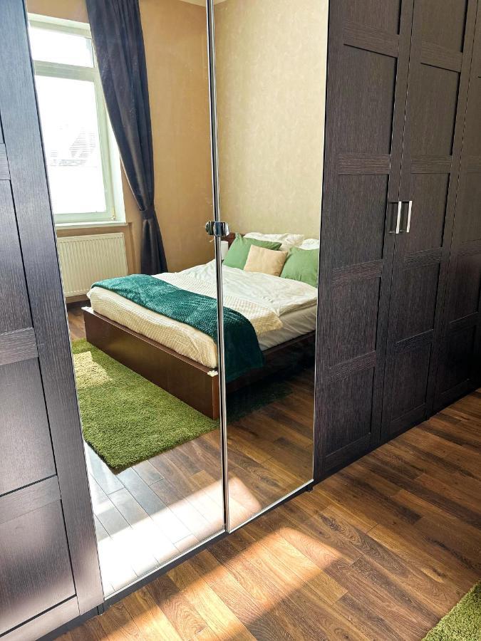 Spacious City Centre Apartment Братислава Экстерьер фото